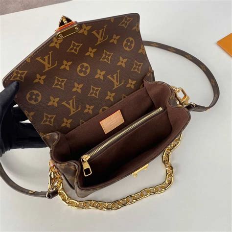 Products by Louis Vuitton: Pochette Métis East West Bag